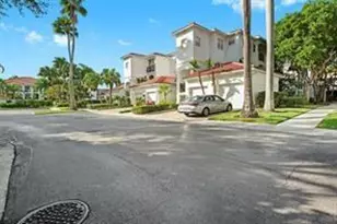 3205 NE 184th St, North Miami Beach, FL 33160 - Photo 20