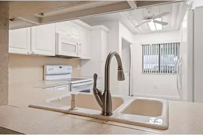 370  Fairway Circle, Unit #13, Weston, FL 33326 - Photo 16