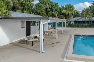 370 Fairway Cir, Weston, FL 33326 - Photo 64