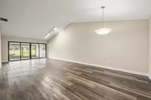 370 Fairway Cir, Weston, FL 33326 - Photo 4