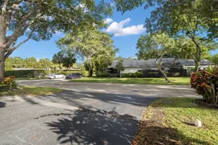 370 Fairway Cir, Weston, FL 33326 - Photo 10