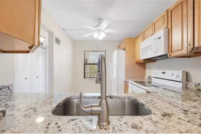 10101  Sunrise Lakes Blvd, Unit #410, Sunrise, FL 33322 - Photo 4