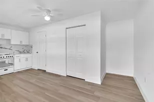 41 Miami Gardens Rd, West Park, FL 33023 - Photo 8