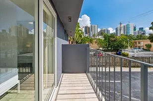 421 SW 9th St, Miami, FL 33130 - Photo 12