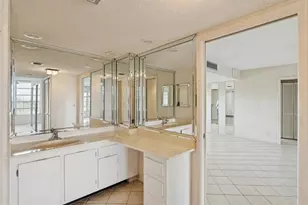 3960 Oaks Clubhouse Dr, Pompano Beach, FL 33069 - Photo 10