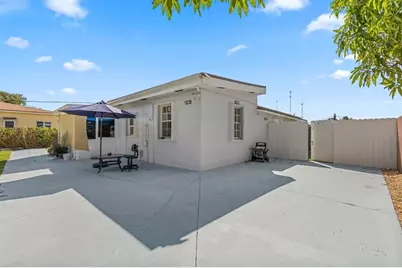 31  Miami Gardens Rd, West Park, FL 33023 - Photo 18