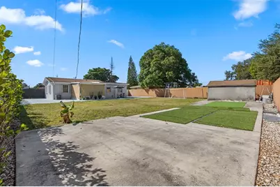 31  Miami Gardens Rd, West Park, FL 33023 - Photo 22