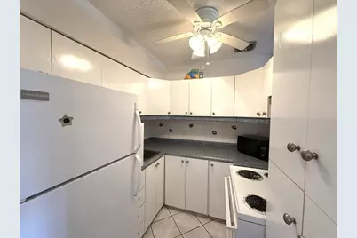 900 SW 10th Ter, Unit #21S, Hallandale Beach, FL 33009 - Photo 6