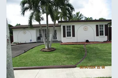 9330 NW 10th St, Pembroke Pines, FL 33024 - Photo 2