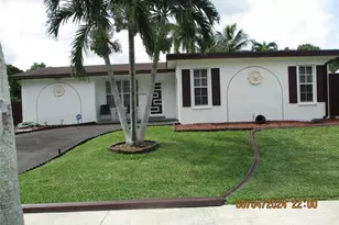 9330 NW 10th St, Pembroke Pines, FL 33024 - Photo 2