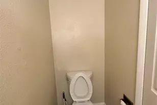 17911 NW 68th Ave, Hialeah, FL 33015 - Photo 8