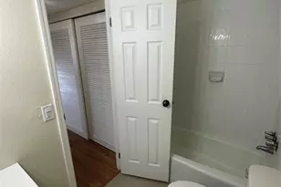 17911 NW 68th Ave, Hialeah, FL 33015 - Photo 24