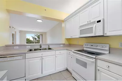 7765  Yardley Dr, Unit #403, Fort Lauderdale, FL 33321 - Photo 4