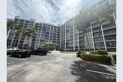600  Parkview Dr, Unit #826, Hallandale Beach, FL 33009 - Photo 18