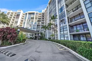 1000 Parkview Dr, Hallandale Beach, FL 33009 - Photo 36