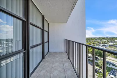 1000  Parkview Dr, Unit #925, Hallandale Beach, FL 33009 - Photo 8