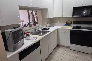 550 SW 138th Ave, Pembroke Pines, FL 33027 - Photo 12