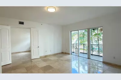 642  Valencia, Unit #305, Coral Gables, FL 33134 - Photo 4