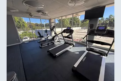 3375 N Country Club Dr, Unit #1005, Miami, FL 33180 - Photo 36