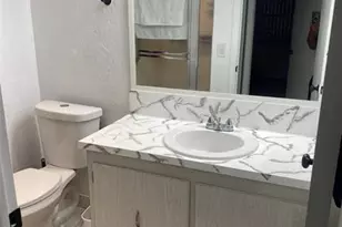 785 Burgundy, Delray Beach, FL 33484 - Photo 4