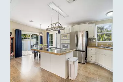 1911 SW 87th Ter, Davie, FL 33324 - Photo 16