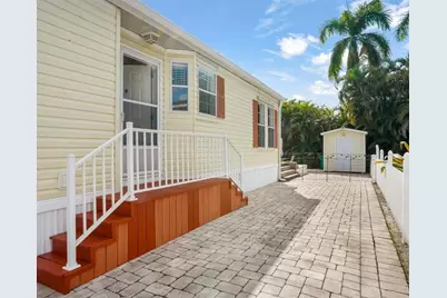 1911 SW 87th Ter, Davie, FL 33324 - Photo 14