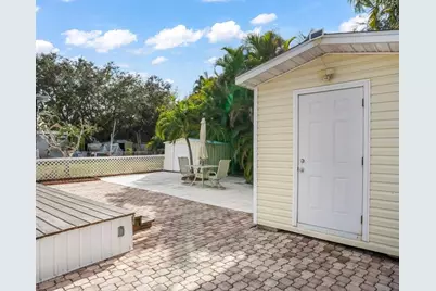 1911 SW 87th Ter, Davie, FL 33324 - Photo 36