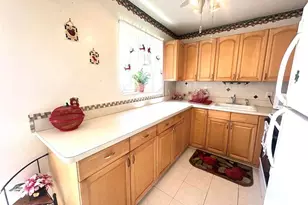 84 Markham E, Deerfield Beach, FL 33442 - Photo 2