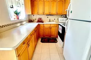 84 Markham E, Deerfield Beach, FL 33442 - Photo 4