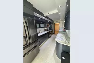 19707  Turnberry Way, Unit #8L, Miami, FL 33180 - Photo 4