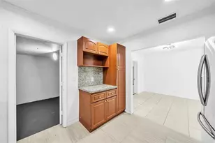 41 NE 45th Ct, Oakland Park, FL 33334 - Photo 8