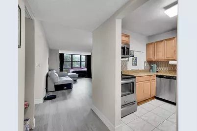 1000  Parkview Dr, Unit #306, Hallandale Beach, FL 33009 - Photo 6