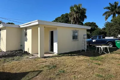 371  Banyan Ave (Rear Unit), Pahokee, FL 33476 - Photo 1