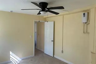 371 Banyan Ave (Rear Unit), Pahokee, FL 33476 - Photo 10