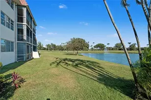 9320 S Hollybrook Lake Dr, Pembroke Pines, FL 33025 - Photo 18