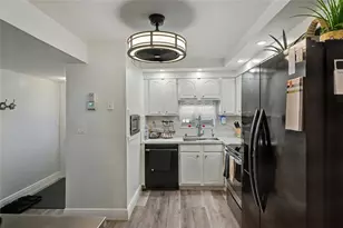 9520 S Hollybrook Lake Dr, Pembroke Pines, FL 33025 - Photo 2