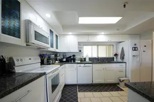 2480 Presidential Way, West Palm Beach, FL 33401 - Photo 10