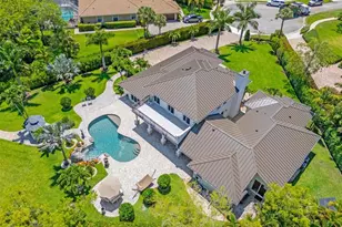 15995 Meadow Wood Dr, Wellington, FL 33414 - Photo 10