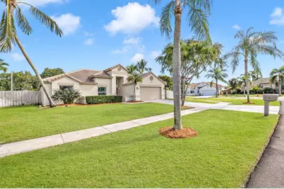 24  Dogwood Cir, Boynton Beach, FL 33436 - Photo 2