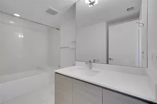 460 NE 28th St, Miami, FL 33137 - Photo 20