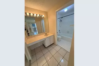 12060 NW 11th St, Unit #12060, Pembroke Pines, FL 33026 - Photo 6