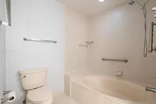 3351 Emerald Oaks Dr, Hollywood, FL 33021 - Photo 20