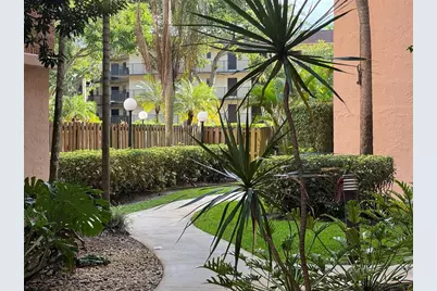 6800  Cypress Rd, Unit #102, Plantation, FL 33317 - Photo 2