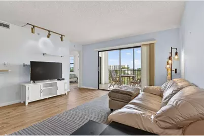 2205 S Cypress Bend Dr, Unit #604, Pompano Beach, FL 33069 - Photo 2