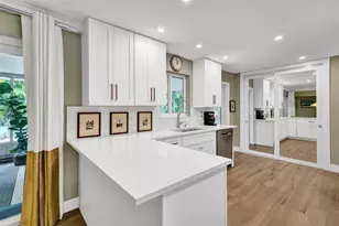 1701 NE 27th Dr, Wilton Manors, FL 33334 - Photo 12