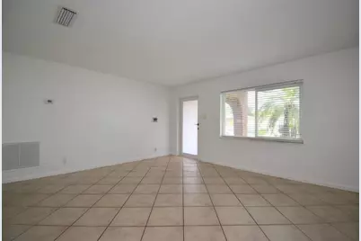 960 NW 49th St, Deerfield Beach, FL 33064 - Photo 6