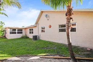 417 SE 4th St, Dania Beach, FL 33004 - Photo 10