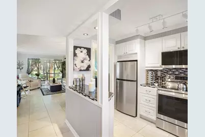 9281  Sunrise Lakes Blvd, Unit #101, Sunrise, FL 33322 - Photo 10