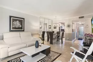 9281 Sunrise Lakes Blvd, Sunrise, FL 33322 - Photo 18