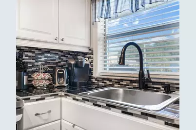 9281  Sunrise Lakes Blvd, Unit #101, Sunrise, FL 33322 - Photo 12